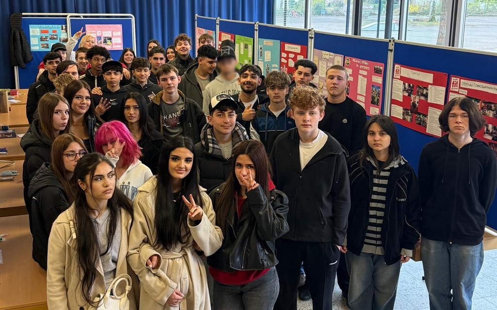 Ausstellung der Praktikumsplakate der Klassen 9